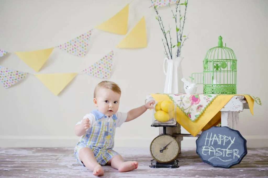 A family-themed design is a cherished choice, symbolising the love and unity that surrounds a child's first birthday. 